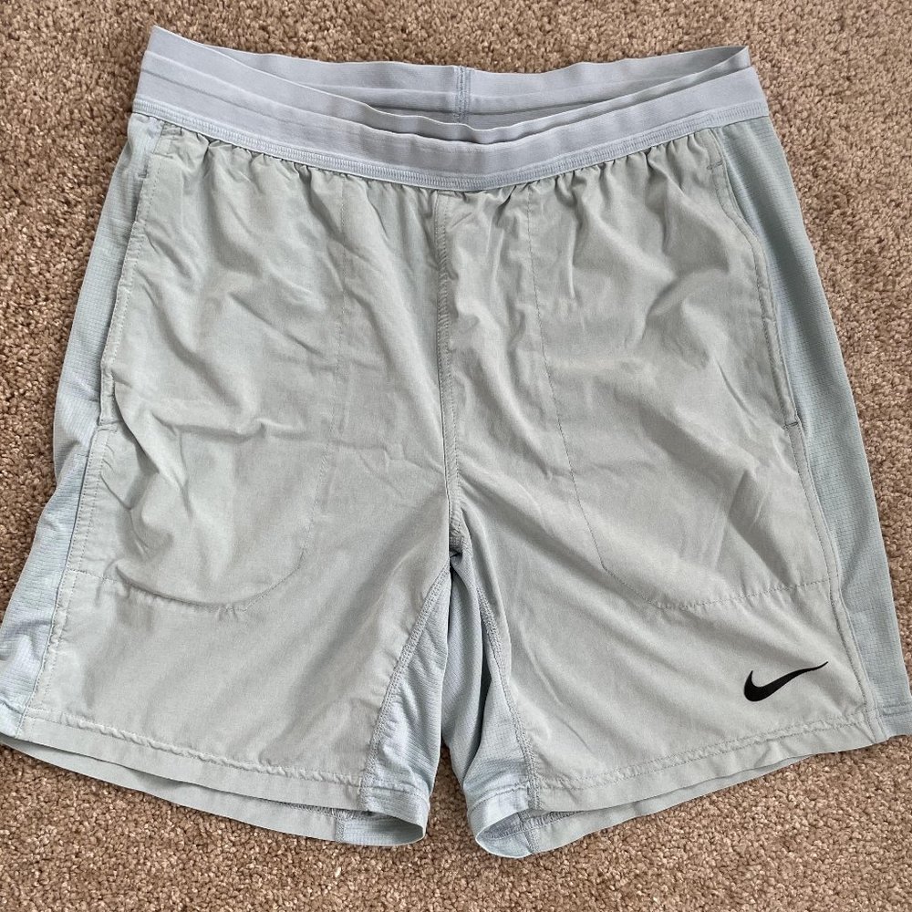 Nike Dri-Fit Teal 7" inseam shorts Linerless (M)